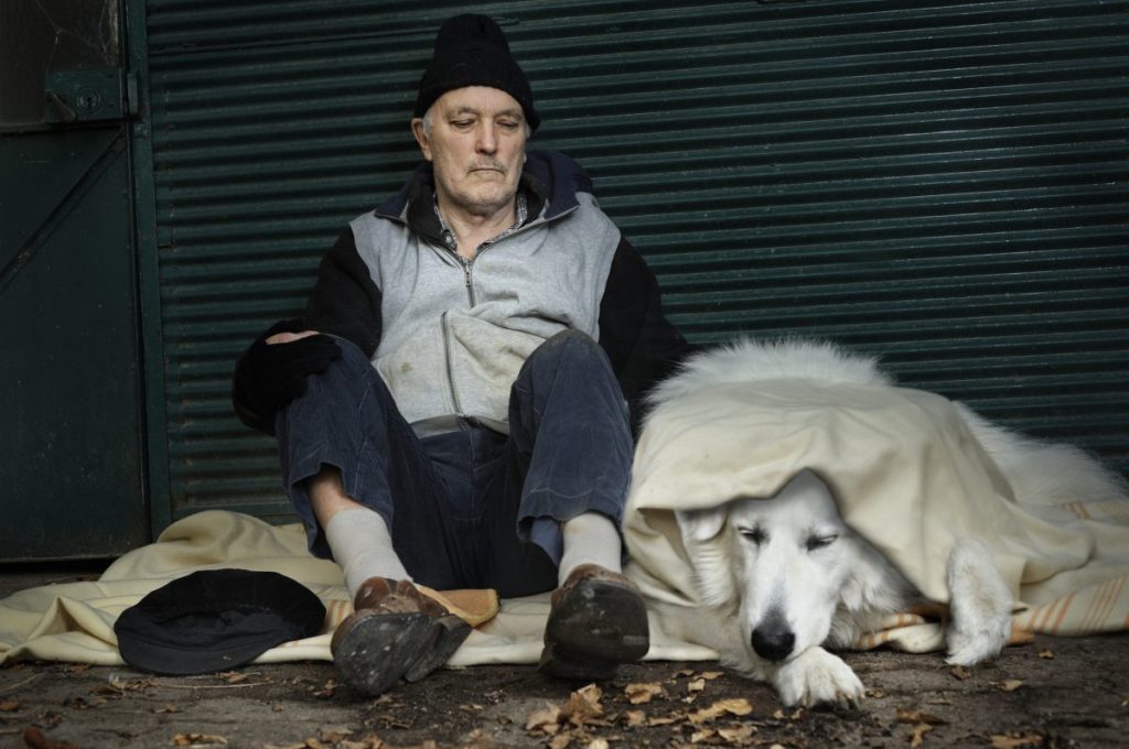 A dog with his homeless owner who could benefit from an L.A. pet food pantry for homeless pets.