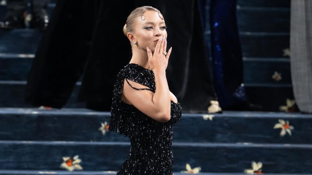 sydney sweeney puppy met gala 2025